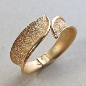 Trifari Vintage Gold Tone Textured Bark Bypass Hinged Bangle Bracelet MCM